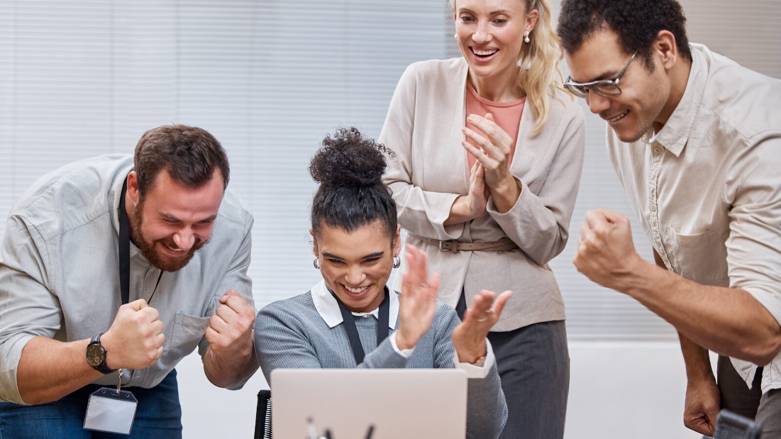 8 Ways to Recognize Employees and Boost Team Motivation