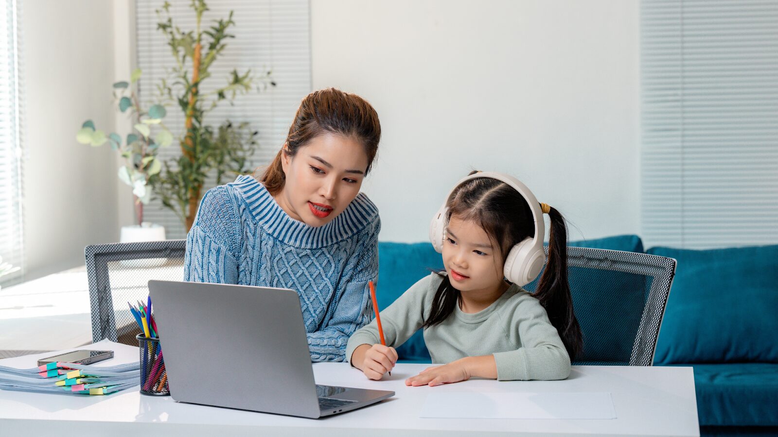 Time-Saving Advantages of Online Schooling for Parents with Hectic Schedules